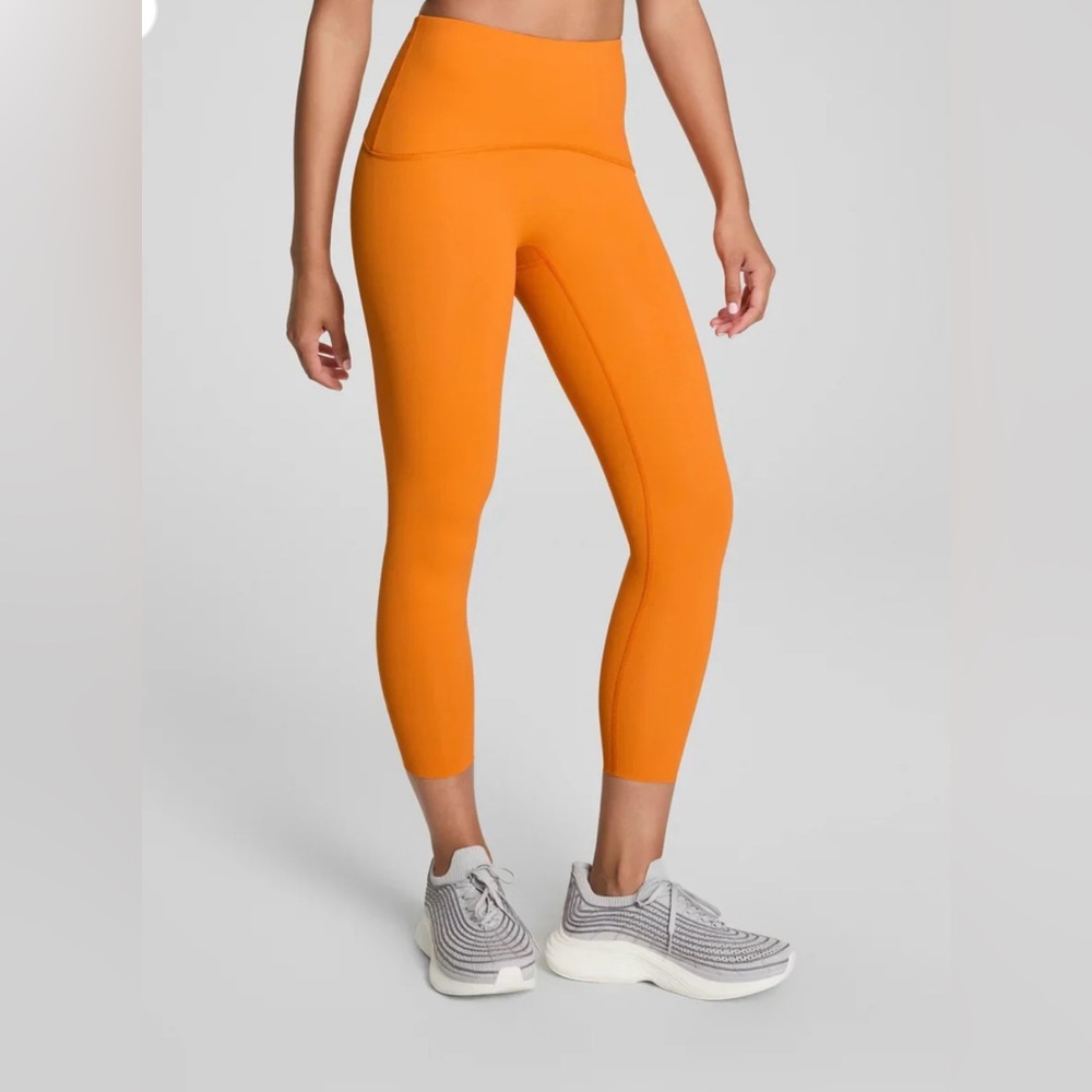 SPANX SPANXshape Booty Boost 7/8 leggings size M NWT